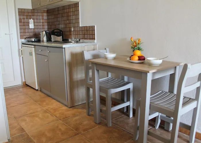 Melody Aparthotel 3*